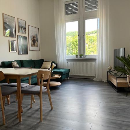 شقة Direkter Moselblick I Altbau I 4 Personen I Terrasse سانكت ديجيوند المظهر الخارجي الصورة