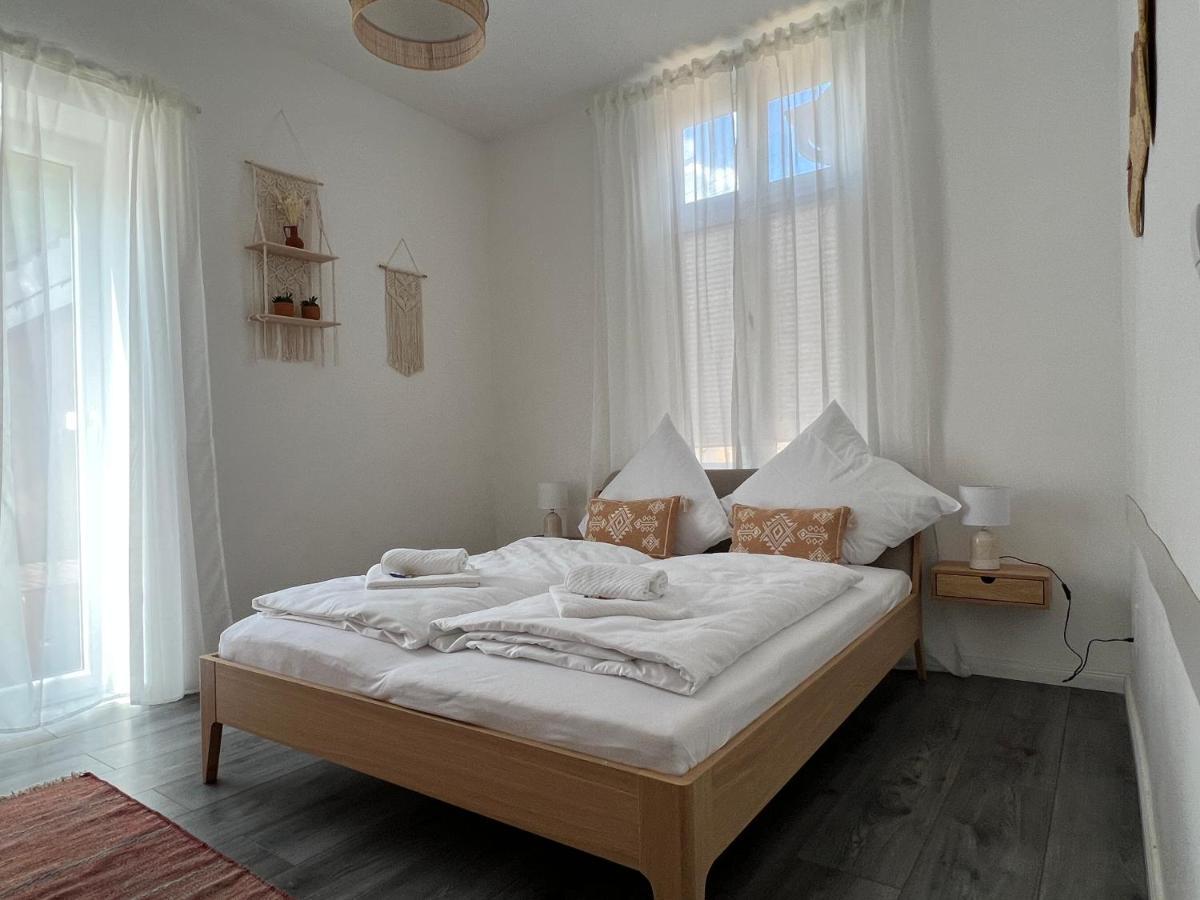 شقة Direkter Moselblick I Altbau I 4 Personen I Terrasse سانكت ديجيوند المظهر الخارجي الصورة